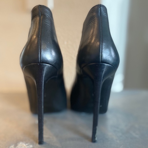 Saint Laurent Paris Chelsea Boots - Picture 11 of 16